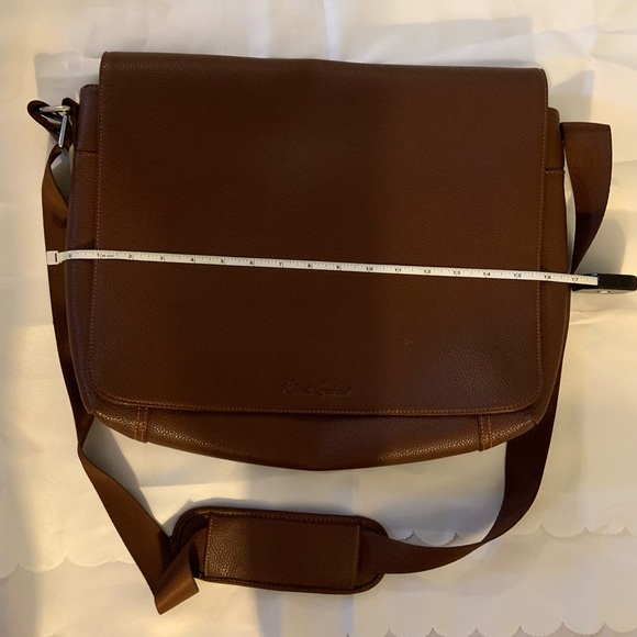 Robert Graham unisex messenger bag. - Picture 4 of 7